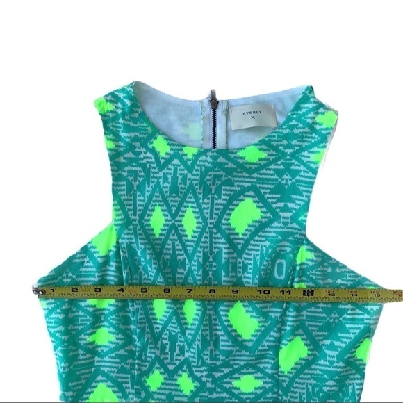 Everly Boutique Teal and Lime Geometric Patterned Mini  Dress Size Small - Picture 10 of 15
